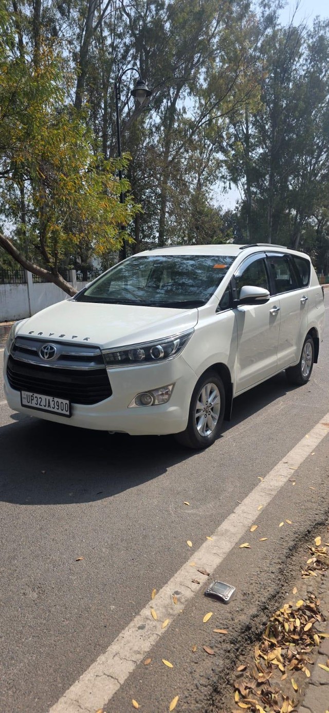 Second-hand 2017 Toyota Innova Crysta 2.4 ZX MT BSIV for sale in Allahabad-9