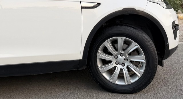 Second-hand 2017 Land Rover Discovery Sport Si4 HSE for sale in New Delhi-9