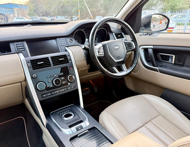 Second-hand 2017 Land Rover Discovery Sport Si4 HSE for sale in New Delhi-19