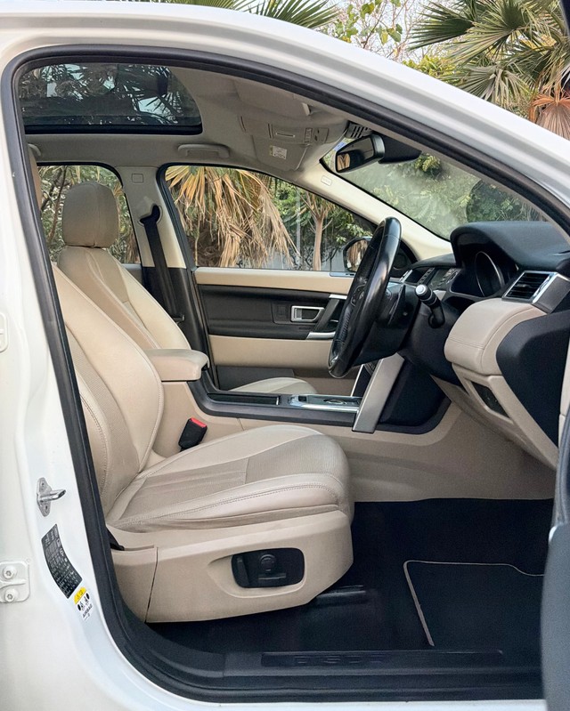 Second-hand 2017 Land Rover Discovery Sport Si4 HSE for sale in New Delhi-11