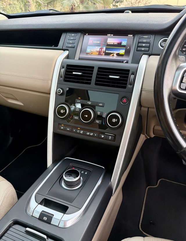 Second-hand 2017 Land Rover Discovery Sport Si4 HSE for sale in New Delhi-15