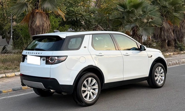 Second-hand 2017 Land Rover Discovery Sport Si4 HSE for sale in New Delhi-2