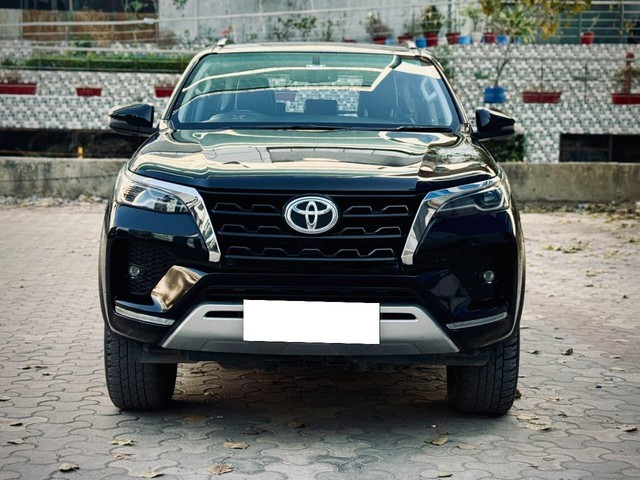 Second-hand 2025 Toyota Fortuner 4X2 Diesel AT for sale in New Delhi-3