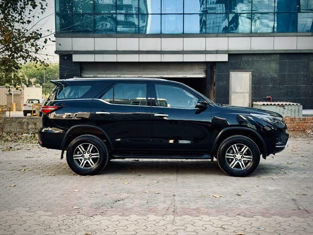 Second-hand 2025 Toyota Fortuner 4X2 Diesel AT for sale in New Delhi-6
