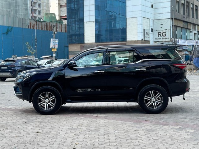 Second-hand 2023 Toyota Fortuner 4X2 Diesel AT for sale in New Delhi-3