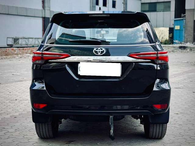 Second-hand 2023 Toyota Fortuner 4X2 Diesel AT for sale in New Delhi-2