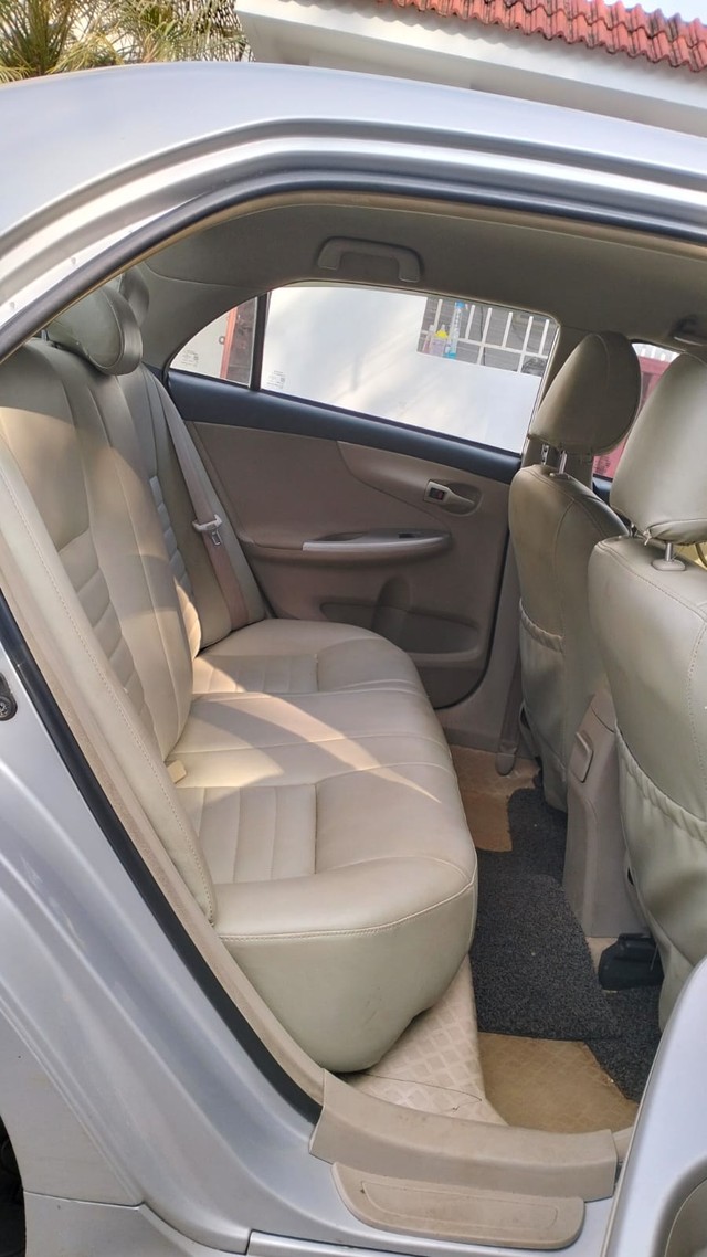 Toyota Corolla Altis 1.8 J Second-hand 2013 Toyota Corolla Altis 1.8 J for sale in Coimbatore-10