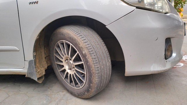 Toyota Corolla Altis 1.8 J Second-hand 2013 Toyota Corolla Altis 1.8 J for sale in Coimbatore-6