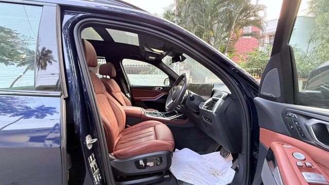 Second-hand 2024 BMW X7 xDrive40d M Sport for sale in Coimbatore-13