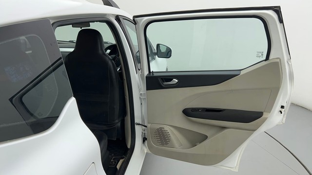 Second-hand 2020 Renault Triber RXZ for sale in Ahmedabad-34