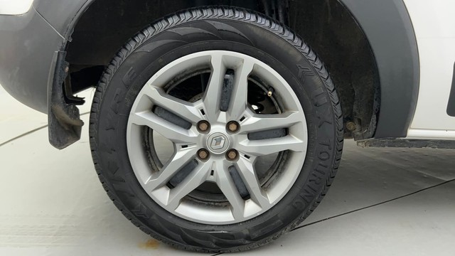 Second-hand 2020 Renault Triber RXZ for sale in Ahmedabad-18