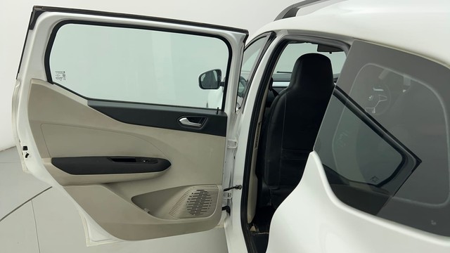 Second-hand 2020 Renault Triber RXZ for sale in Ahmedabad-33