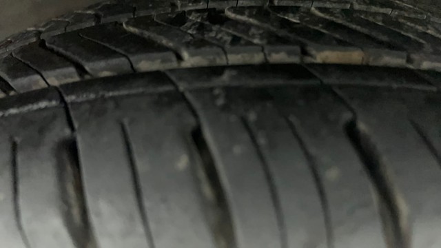 Second-hand 2020 Renault Triber RXZ for sale in Ahmedabad-23