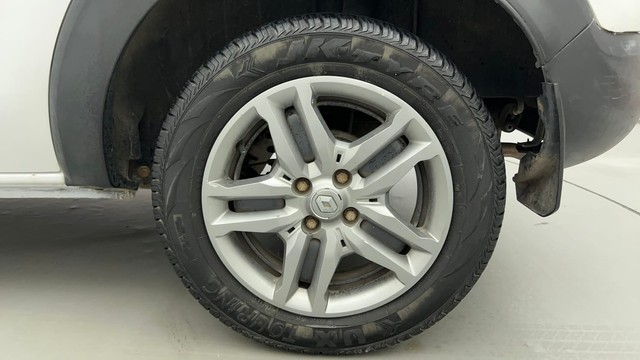 Second-hand 2020 Renault Triber RXZ for sale in Ahmedabad-19