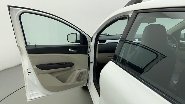 Second-hand 2020 Renault Triber RXZ for sale in Ahmedabad-36