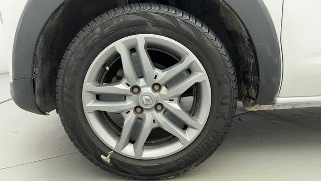 Second-hand 2020 Renault Triber RXZ for sale in Ahmedabad-20