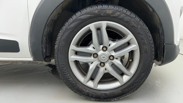 Second-hand 2020 Renault Triber RXZ for sale in Ahmedabad-17