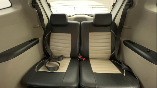 Second-hand 2020 Renault Triber RXZ for sale in Ahmedabad-25