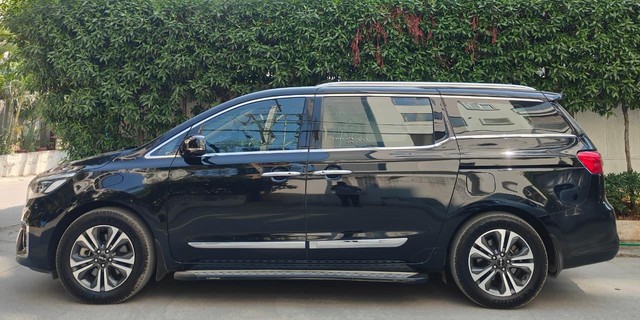 Kia Carnival Limousine Plus Second-hand 2022 Kia Carnival Limousine Plus for sale in Hyderabad-3