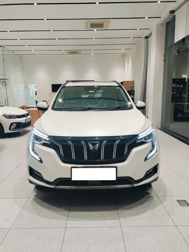 Second-hand 2022 Mahindra XUV700 AX7 Diesel BSVI for sale in Jaipur-3