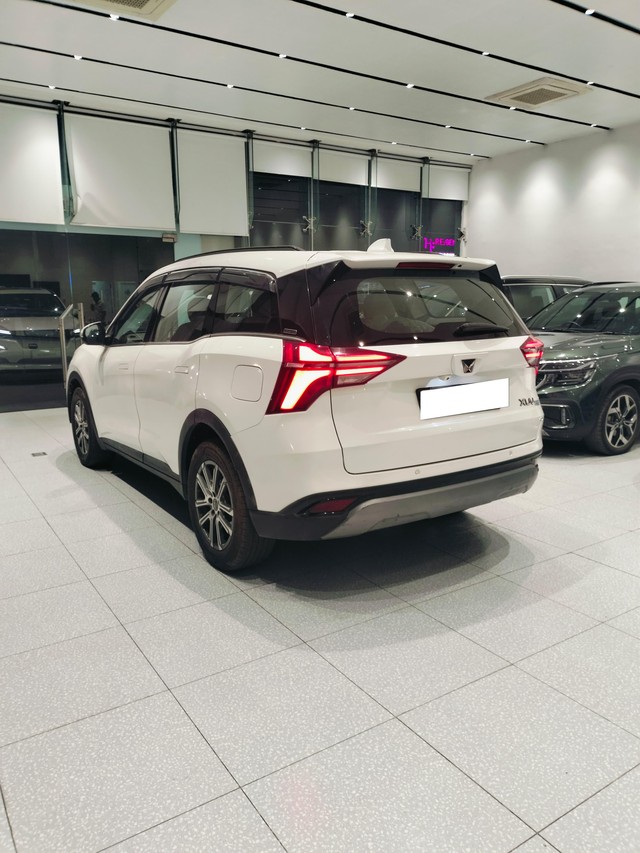 Second-hand 2022 Mahindra XUV700 AX7 Diesel BSVI for sale in Jaipur-6