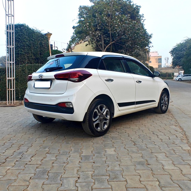 Second-hand 2019 Hyundai i20 Petrol CVT Asta for sale in Gurgaon-10