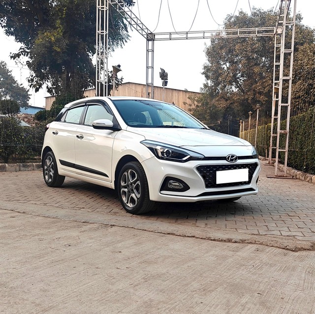 Second-hand 2019 Hyundai i20 Petrol CVT Asta for sale in Gurgaon-11