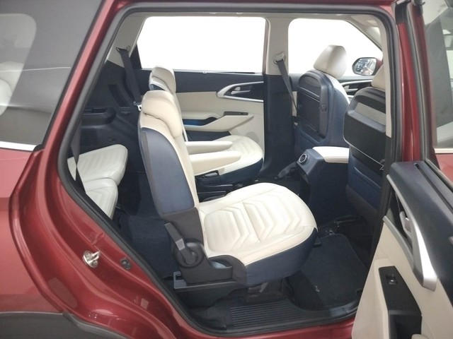 Second-hand 2022 Kia Carens Luxury Plus Diesel AT 6 STR for sale in Coimbatore-31