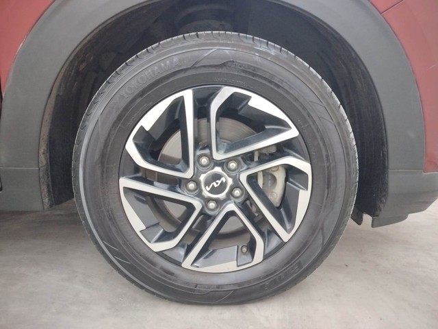 Second-hand 2022 Kia Carens Luxury Plus Diesel AT 6 STR for sale in Coimbatore-17