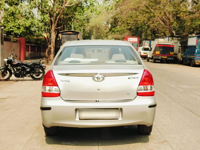 Toyota Etios V Second-hand 2013 Toyota Etios V for sale in Mumbai-3