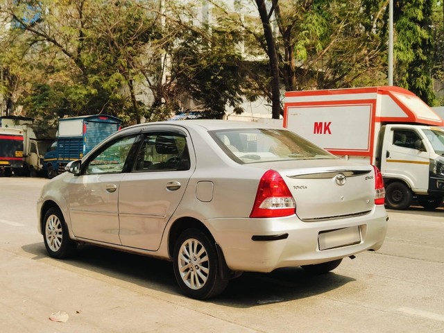Toyota Etios V Second-hand 2013 Toyota Etios V for sale in Mumbai-4