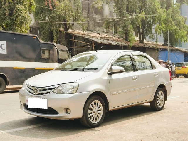 Toyota Etios V Second-hand 2013 Toyota Etios V for sale in Mumbai-5
