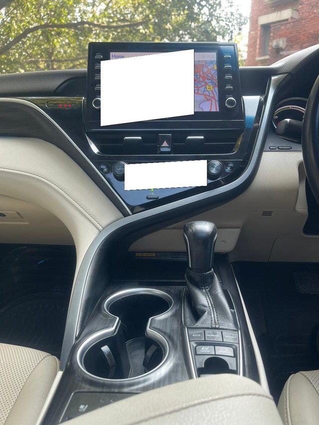 Second-hand 2024 Toyota Camry 2.5 Hybrid for sale in New Delhi-6