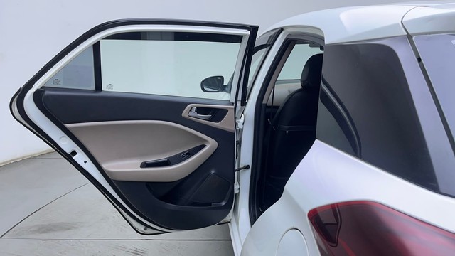 Second-hand 2019 Hyundai i20 Sportz Plus for sale in Hyderabad-26