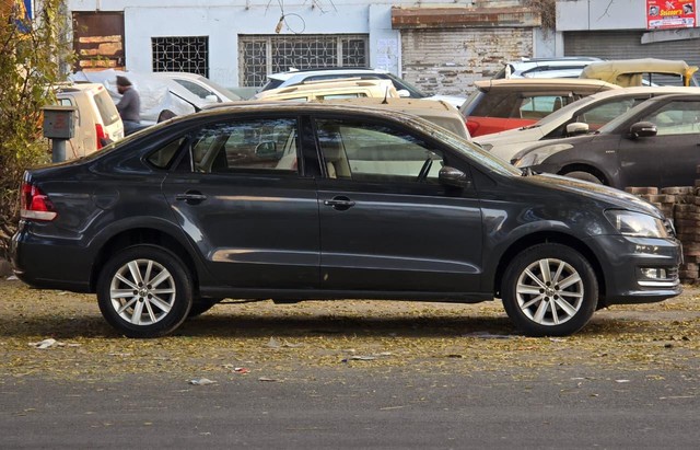 Second-hand 2016 Volkswagen Vento 1.2 TSI Highline AT for sale in New Delhi-1