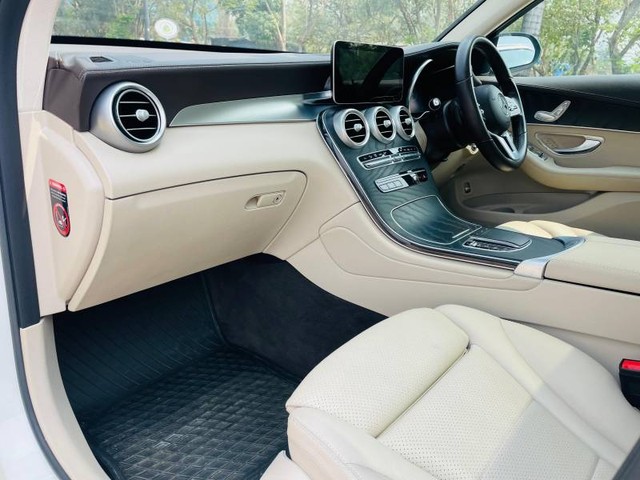 Second-hand 2022 Mercedes-Benz GLC 200 for sale in Mumbai-5
