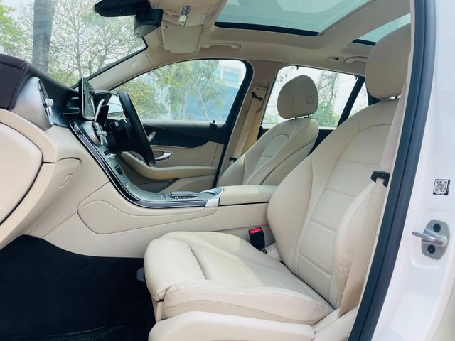 Second-hand 2022 Mercedes-Benz GLC 200 for sale in Mumbai-12