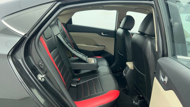 Second-hand 2022 Hyundai Verna SX AT Diesel for sale in Chennai-33