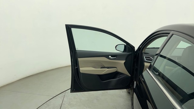 Second-hand 2022 Hyundai Verna SX AT Diesel for sale in Chennai-32