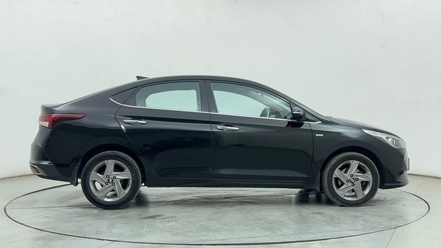 Second-hand 2022 Hyundai Verna SX AT Diesel for sale in Chennai-2