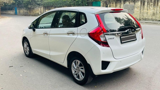 Second-hand 2019 Honda Jazz VX for sale in New Delhi-3