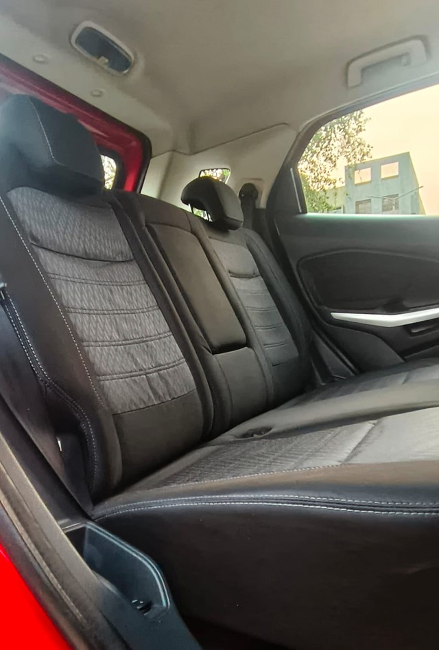 Second-hand 2017 Ford Ecosport 1.5 Diesel Titanium BSIV for sale in Surat-9