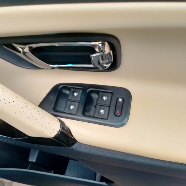 Second-hand 2021 Tata Safari XZA Plus AT BSVI for sale in Thane-6