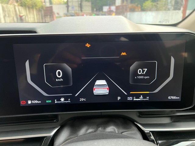 Second-hand 2025 Kia Carnival Limousine Plus for sale in Mumbai-15