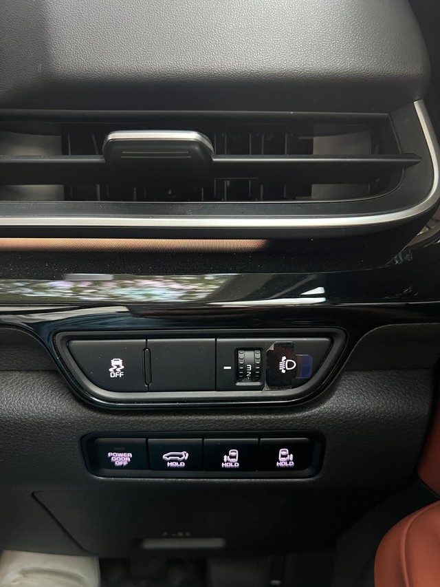 Second-hand 2025 Kia Carnival Limousine Plus for sale in Mumbai-6