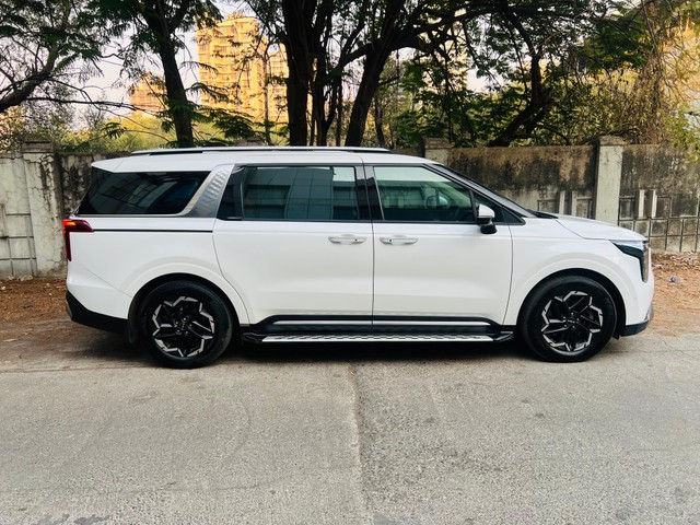 Second-hand 2025 Kia Carnival Limousine Plus for sale in Mumbai-1