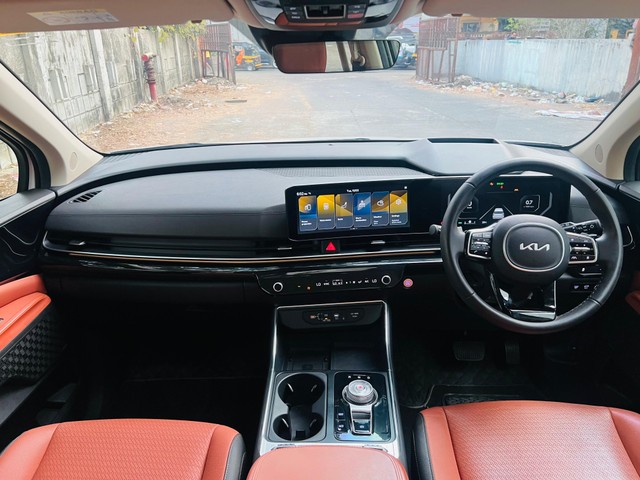 Second-hand 2025 Kia Carnival Limousine Plus for sale in Mumbai-11
