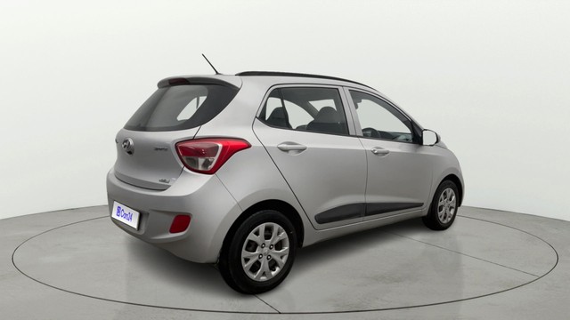 Second-hand 2016 Hyundai Grand i10 Sportz for sale in Noida-13