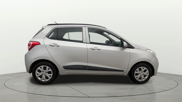 Second-hand 2016 Hyundai Grand i10 Sportz for sale in Noida-12