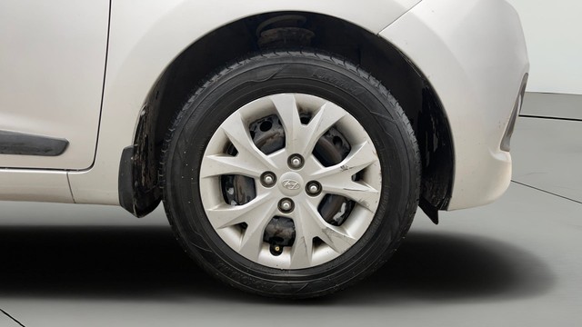 Second-hand 2016 Hyundai Grand i10 Sportz for sale in Noida-26